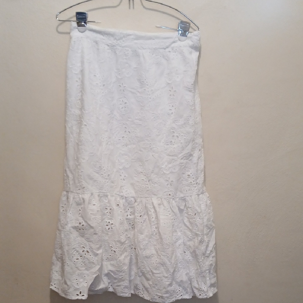 Elegant White Lace Skirt